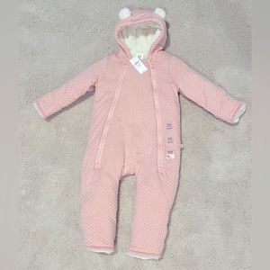 Baby Gap snow suit 6-12 mon. New with tags